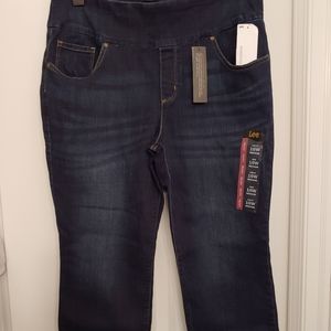 Lee slim fit sculpting mid rise capri's